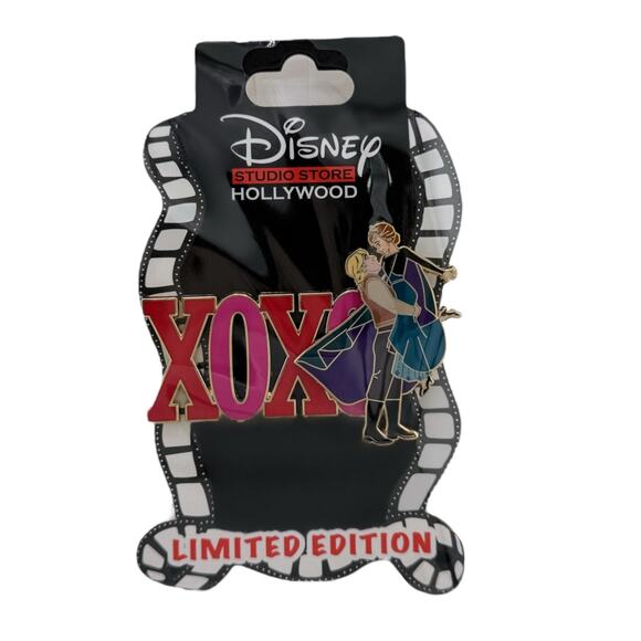 Disney Studio Store Hollywood Anna Kristoff Frozen LE 400 Pin XOXO Valentine NWT - Picture 1 of 2